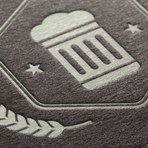 Posavasos redondo con relieve ciego.