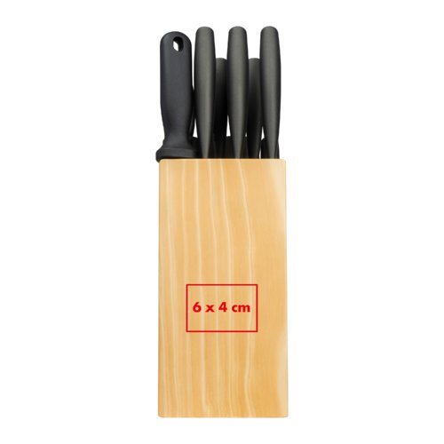 Bloque de cuchillos de madera clara para varios cuchillos.