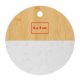 Tabla de cortar de madera clara, redonda con orificio para colgar.
